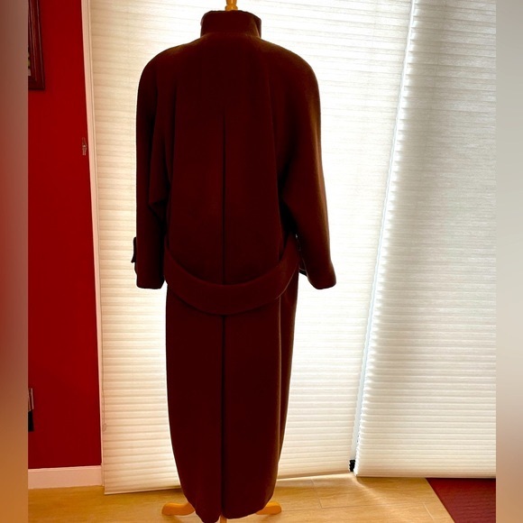 Stunning & very chic…all wool long coat! - Picture 2 of 6